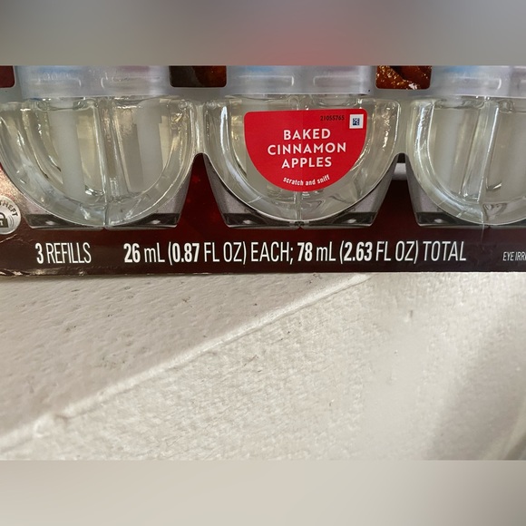 Febreze 3 Plug In Refills.Baked Cinnamon Apple.New/Sealed.Limited Edition. - Picture 3 of 4